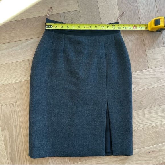 Carven Paris absolutely gorgeous structured skirt. - Picture 9 of 12